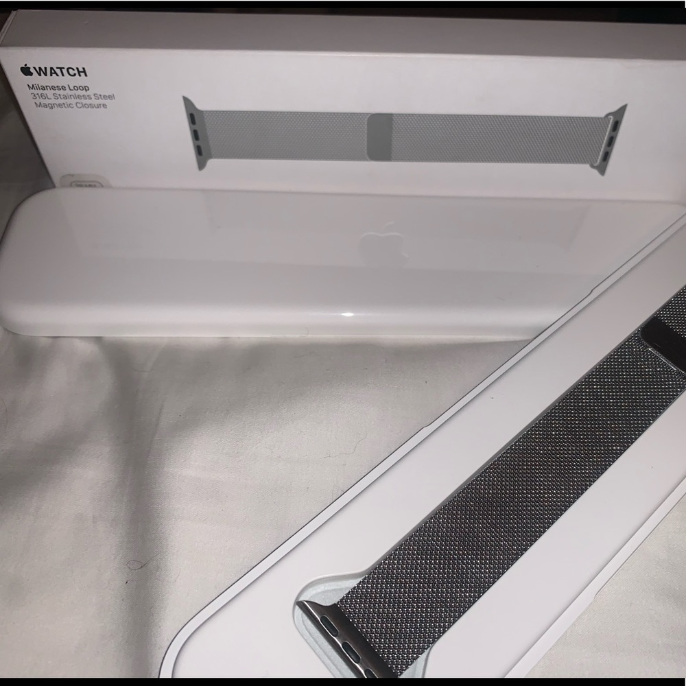 Genuine Apple 38MM Milanese Band